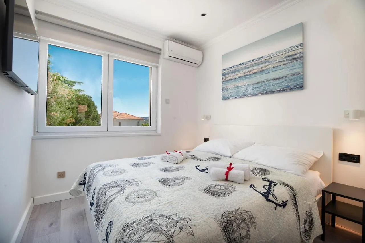 Apartment Ella 特罗吉尔